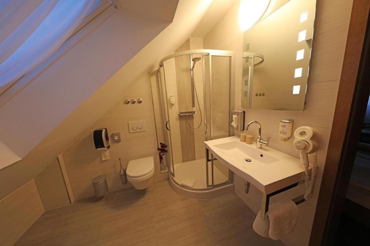 Hotel Zur Krone Ronneburg  Екстер'єр фото