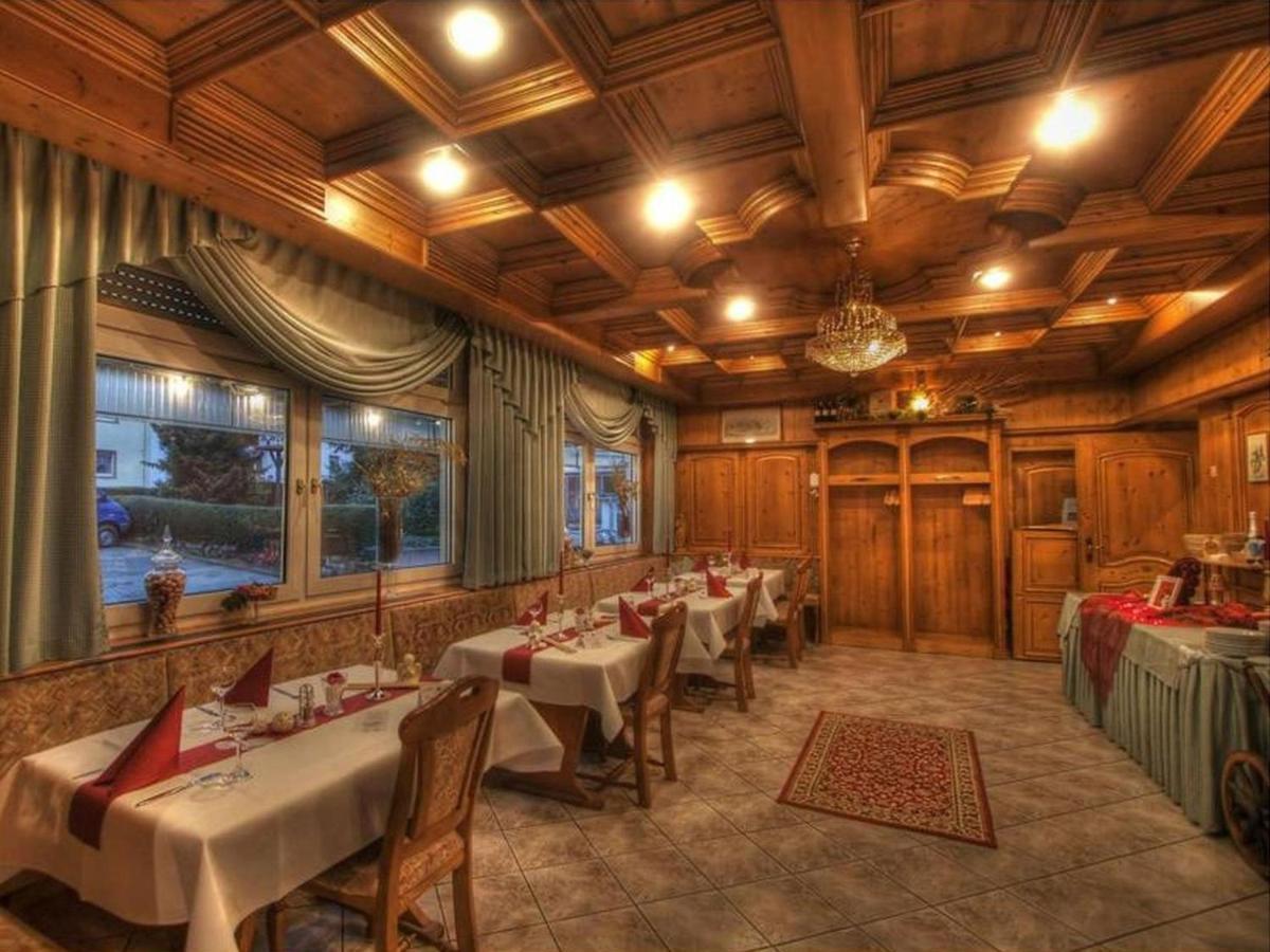 Hotel Zur Krone Ronneburg  Екстер'єр фото