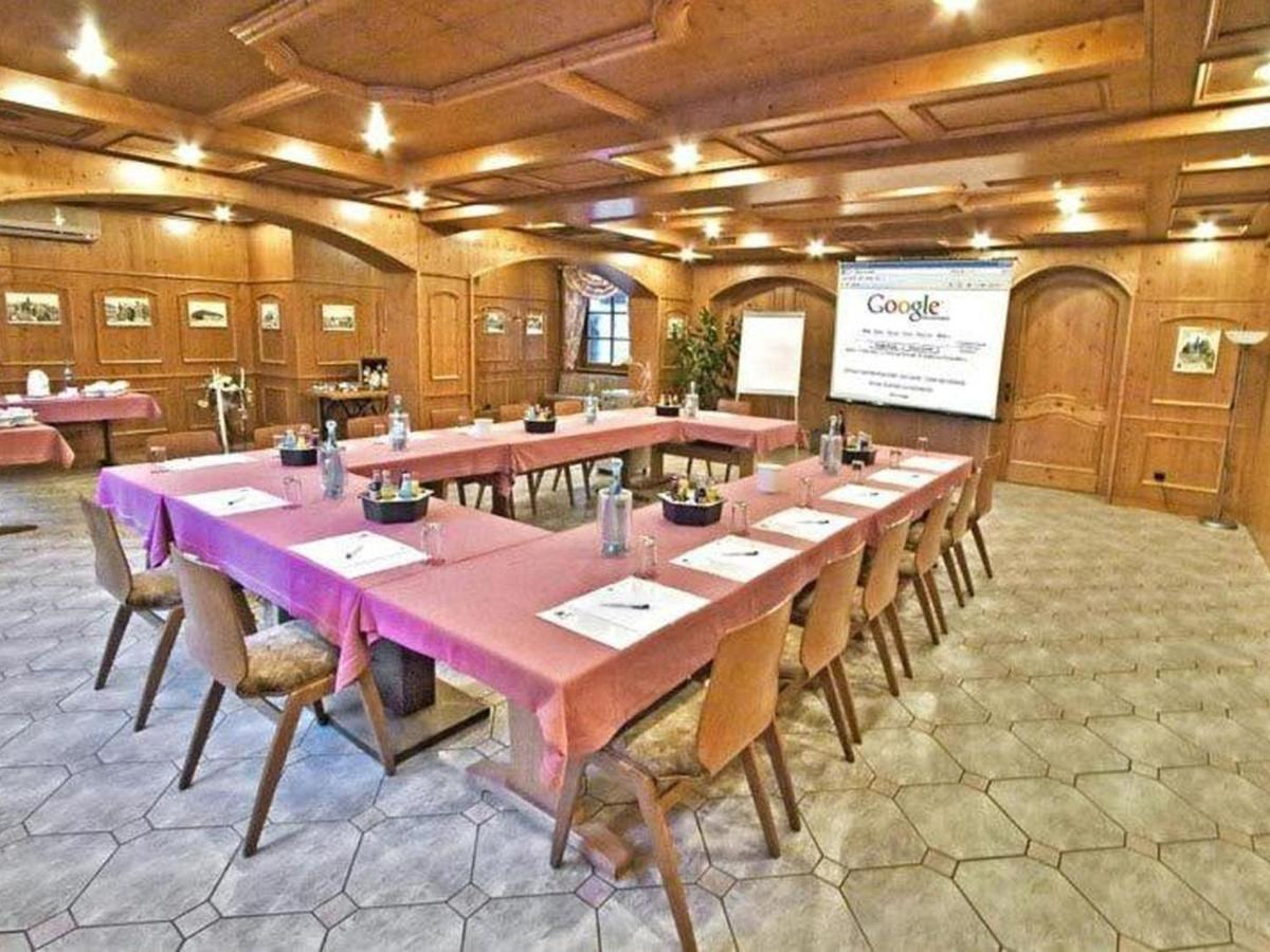 Hotel Zur Krone Ronneburg  Екстер'єр фото