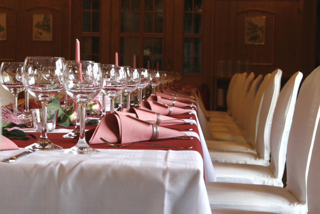 Hotel Zur Krone Ronneburg  Екстер'єр фото