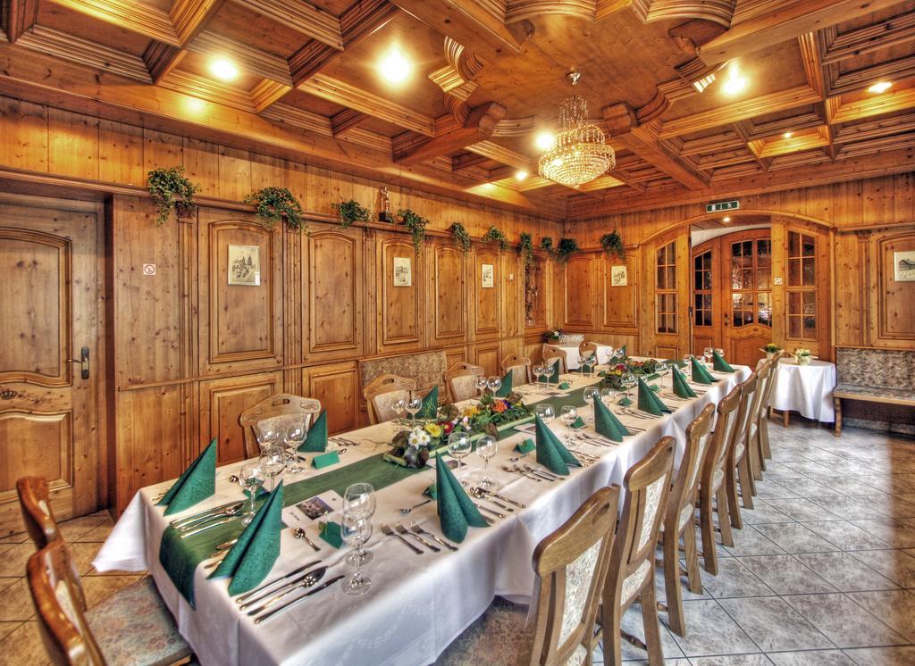 Hotel Zur Krone Ronneburg  Екстер'єр фото