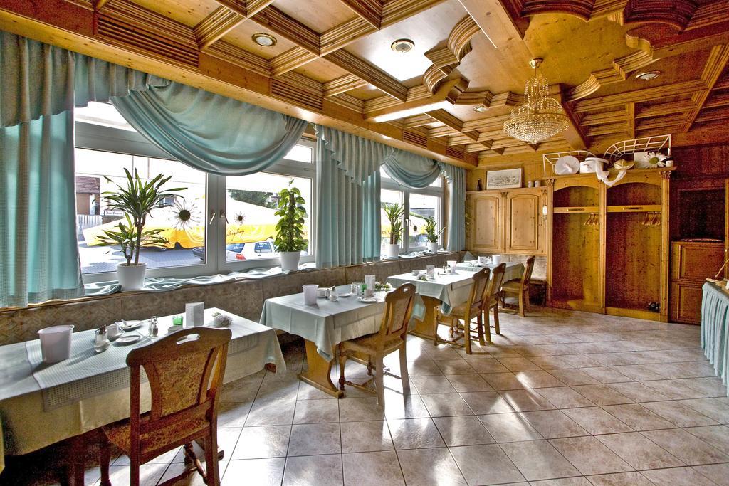 Hotel Zur Krone Ronneburg  Екстер'єр фото
